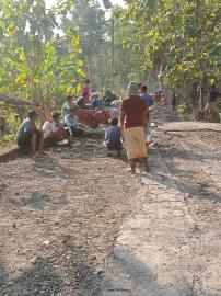 KEGIATAN KERJABAKTI SWADAYA PENAMBAHAN COR RABBAT BETON DI PADUKUHAN JETIS